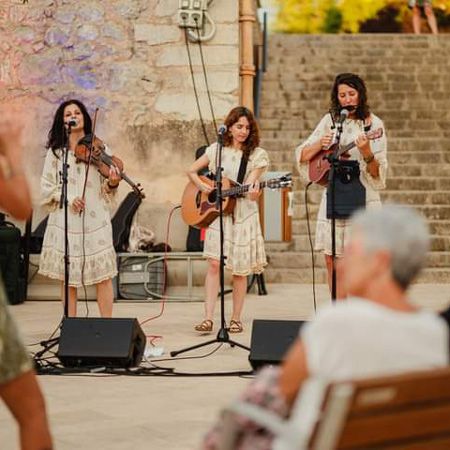 Female Acoustic Trio Spain