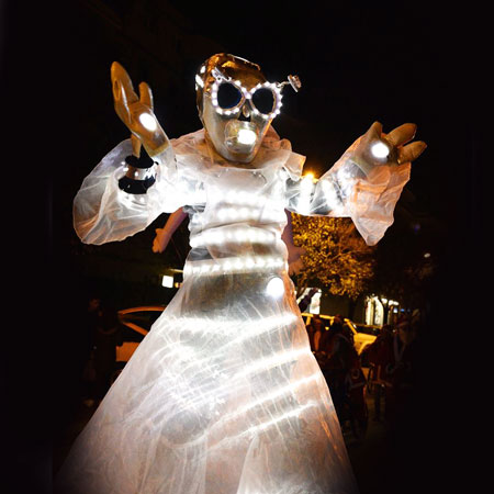 LED Stilt Aliens