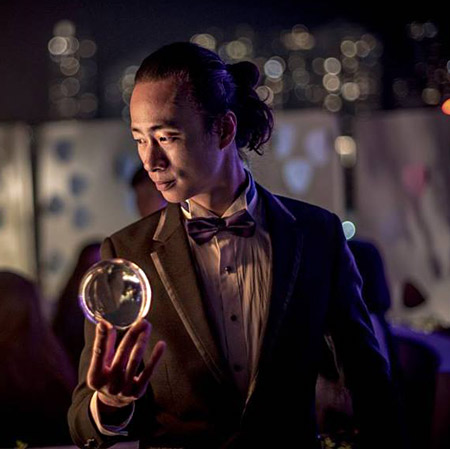 Hong Kong Crystal Ball Juggler