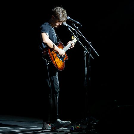 <span>Vocalist di Cover Live Looping UAE</span>