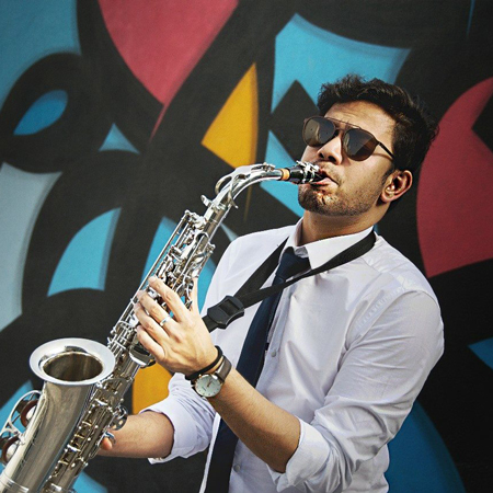 Joueur de saxophone pour événement en Espagne - Engagez un joueur de  saxophone