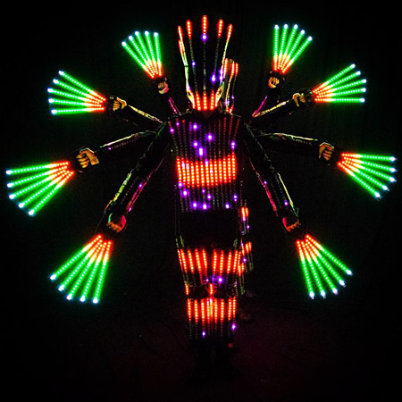 Bailarines LED futuristas en Dubai