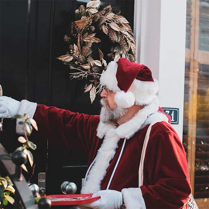 Hire Our Santa and Elf Characters In London | Scarlett Entertainment
