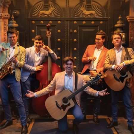 <span>Roaming Pop & Jazz Band</span>