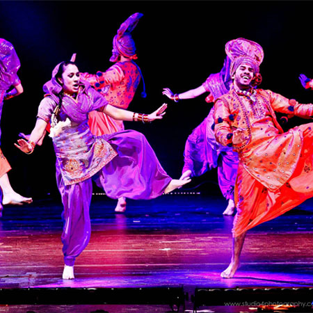 Bhangra Dancers & Dhol Drummers