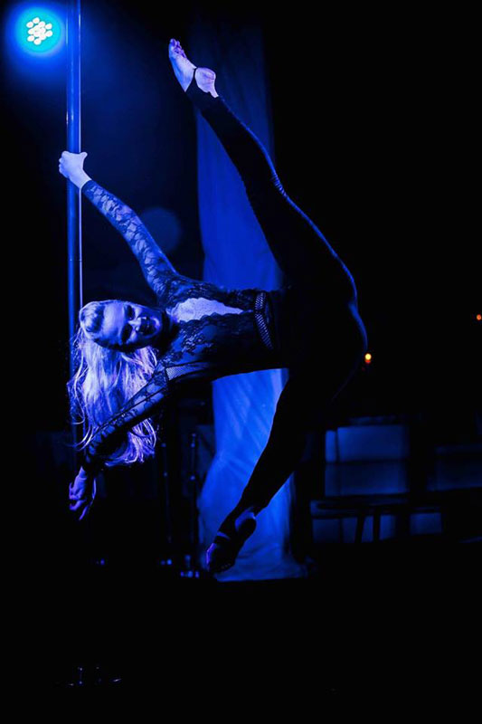 Hire Pole Dancer Germany Pole Dance Entertainment Fellbach