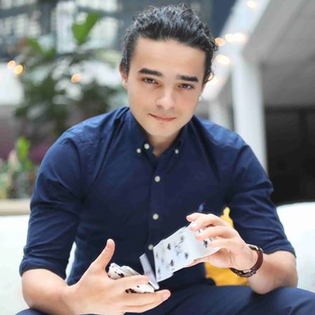 Mago de cerca y mentalista