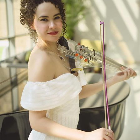 Dubai Female Violinist