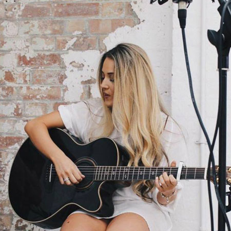 Acoustic Cover Singer Abi