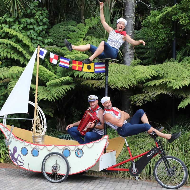 Acte de cirque des marins chanteurs