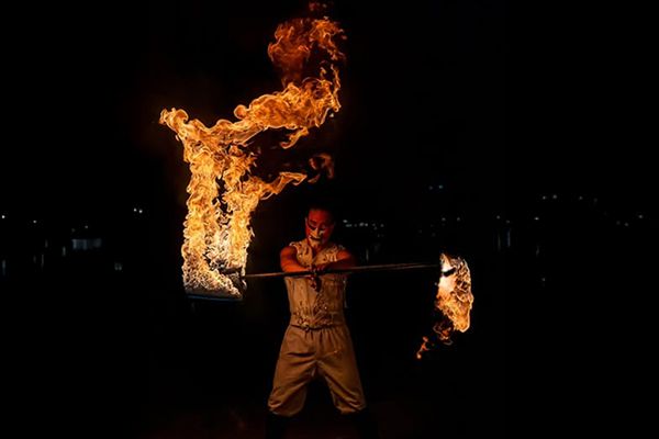 Book Fire Artist Las Vegas | Scarlett Entertainment