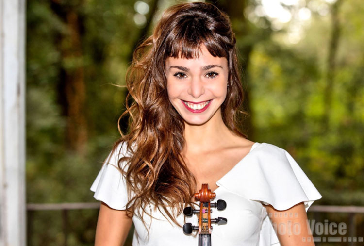 Hire Classical Electric Violin Female Violin Player Rome Italy