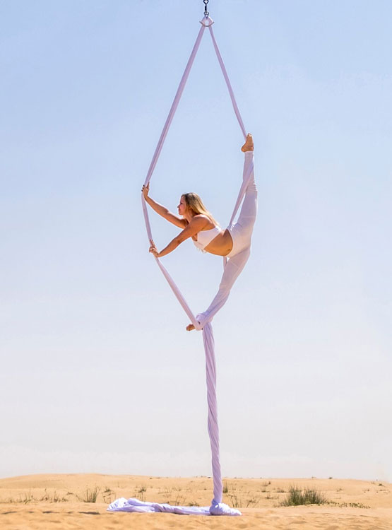 Book Dubai Silk Aerialist Aerial Silk Duo Scarlett Entertainment