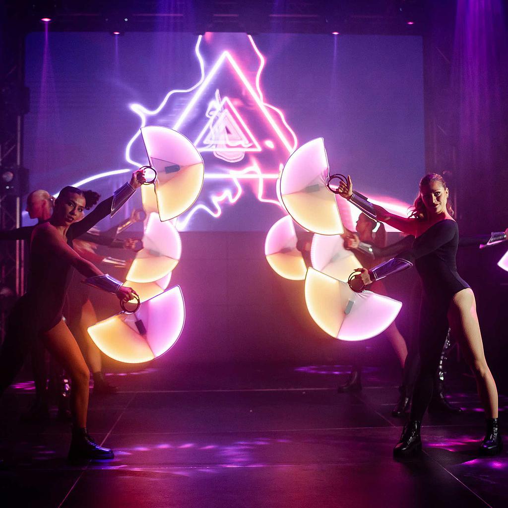 Light Fan Dancers