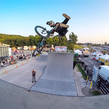 Squadra di Esibizione di BMX Stunt