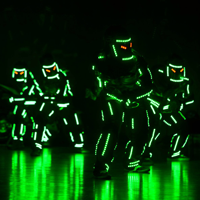 Danseurs de robots LED à Kuala Lumpur