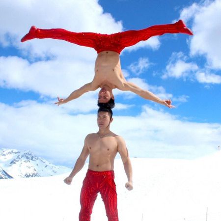 Head Balancing Duo