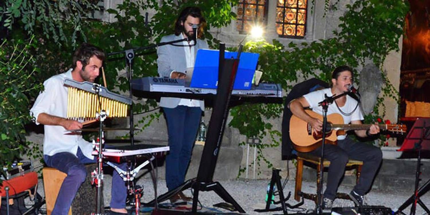Tuscan Trio Provide The Party Music