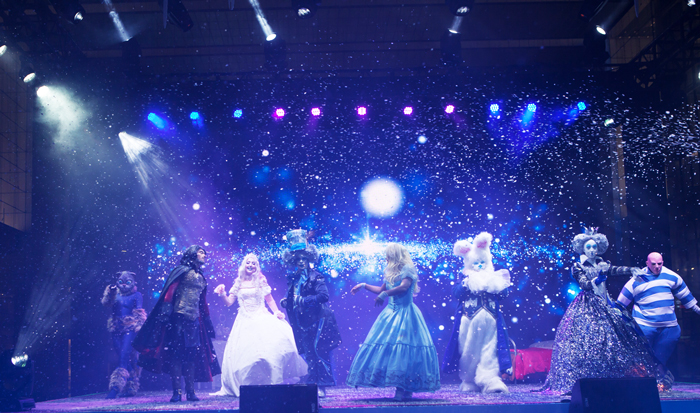 Alice In Winterland - Book Family Entertainment | UK