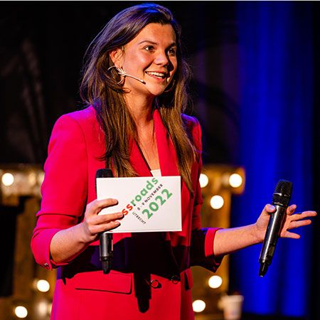 Bilingual Host Netherlands