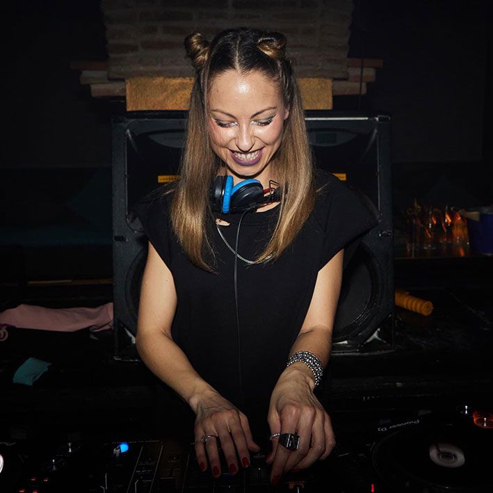 Book A Female DJ Naples | Scarlett Entertainment