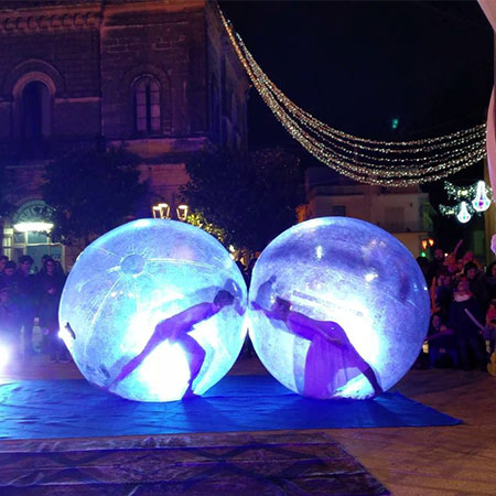 Dancing Bubble Spheres