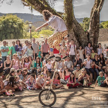 Artista de monociclo KSA