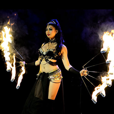 Artista de fuego burlesco