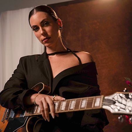Female Singer & Guitarist UAE
