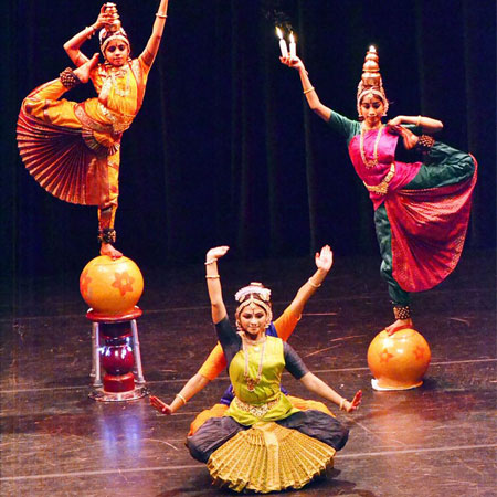 Groupe de danse Bharatanatyam