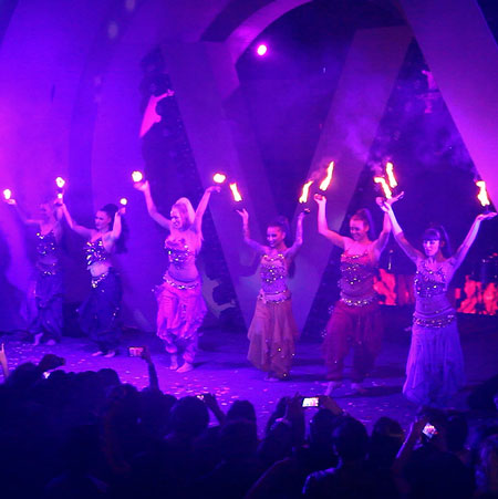 UK Bollywood Feuertänzer