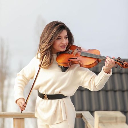 Vocalist & Violinist Jeddah