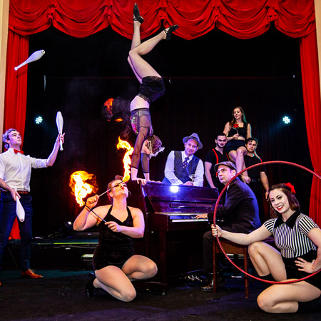 Spectacle de cirque et cabaret Swing