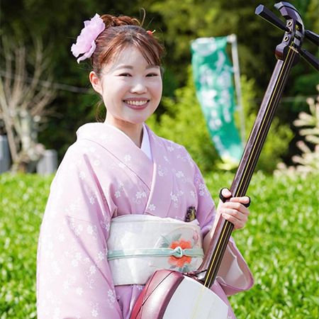 Chanteuse folk japonaise.