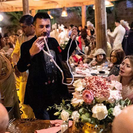 Magicien qui se Mêle à la Foule