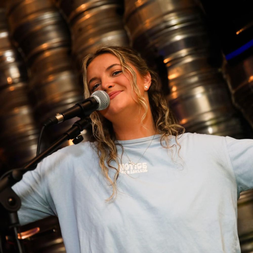 Cantante Acústico Devon