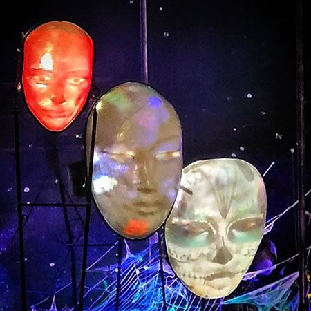 Video Mapping Roaming Faces