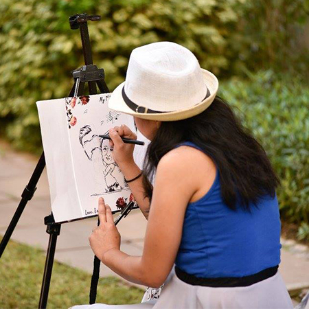 Caricaturiste féminine à Dubaï