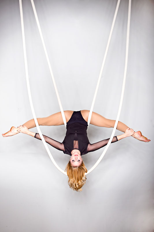 Corde Lisse Aerialist For Events - Hire Aerial Rope Artist