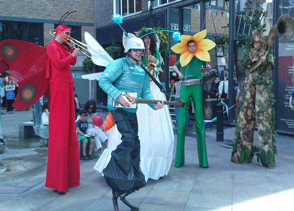 Stilt Act Brighton - Hire Stilt Walking Musicians | Scarlett ...