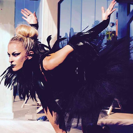 Paseo del Cisne Negro Bailarina