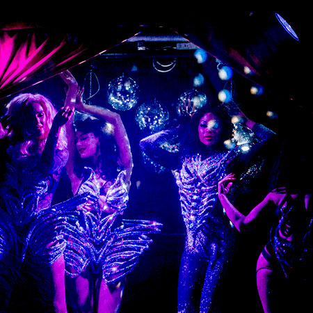 Spectacle de variétés burlesques UV